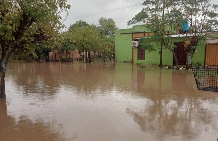 El agua complicó el tránsito en el interior del Chaco: hasta 80 mm de lluvia
