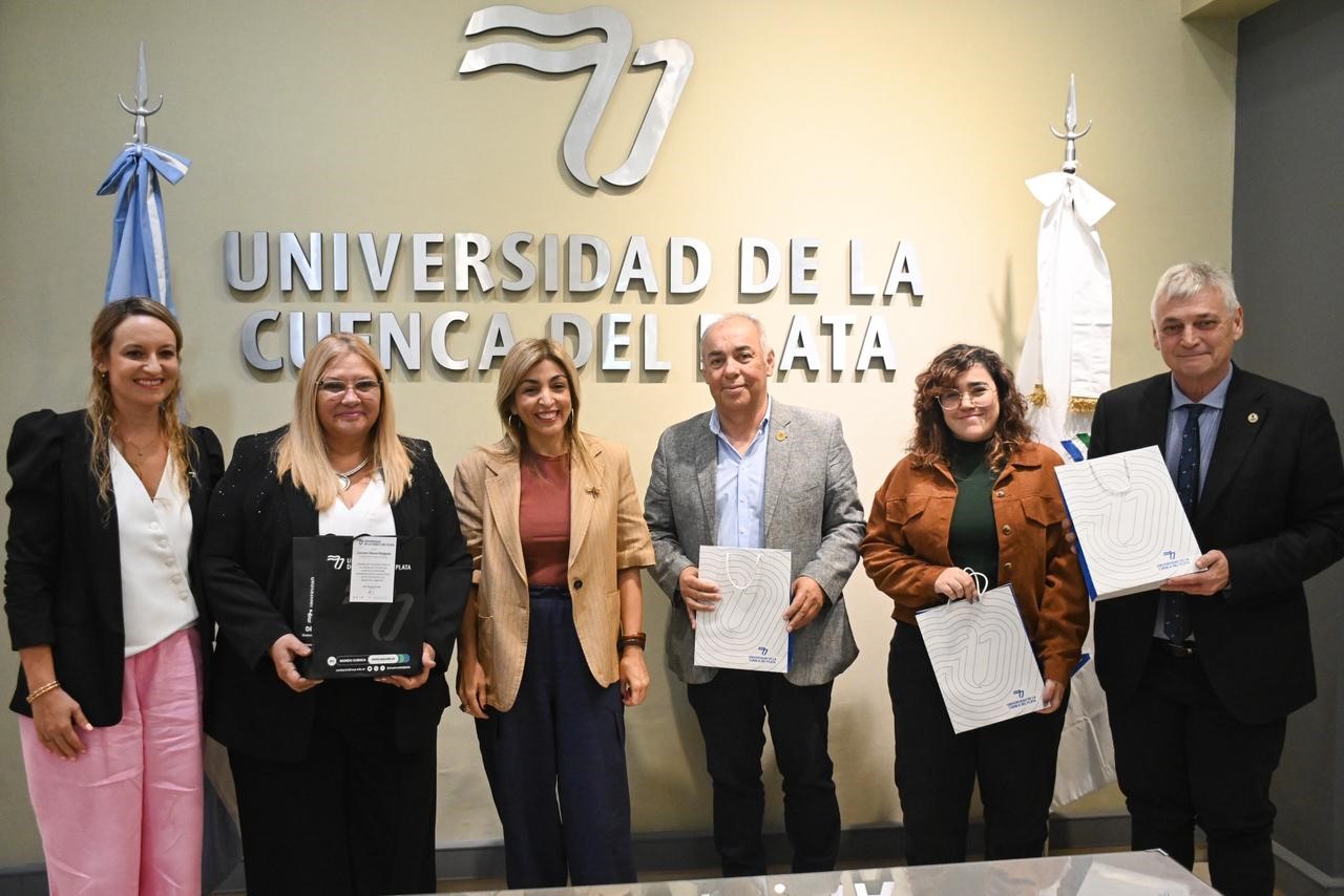 Convenio para capacitación de legislativos entre el Parlamento y una universidad