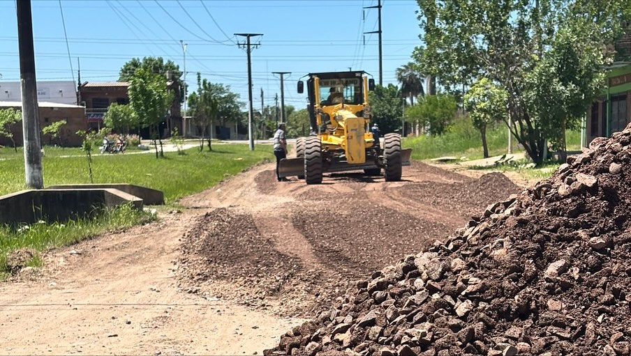 El municipio de Barranqueras refuerza el mantenimiento vial con operativos en distintos barrios