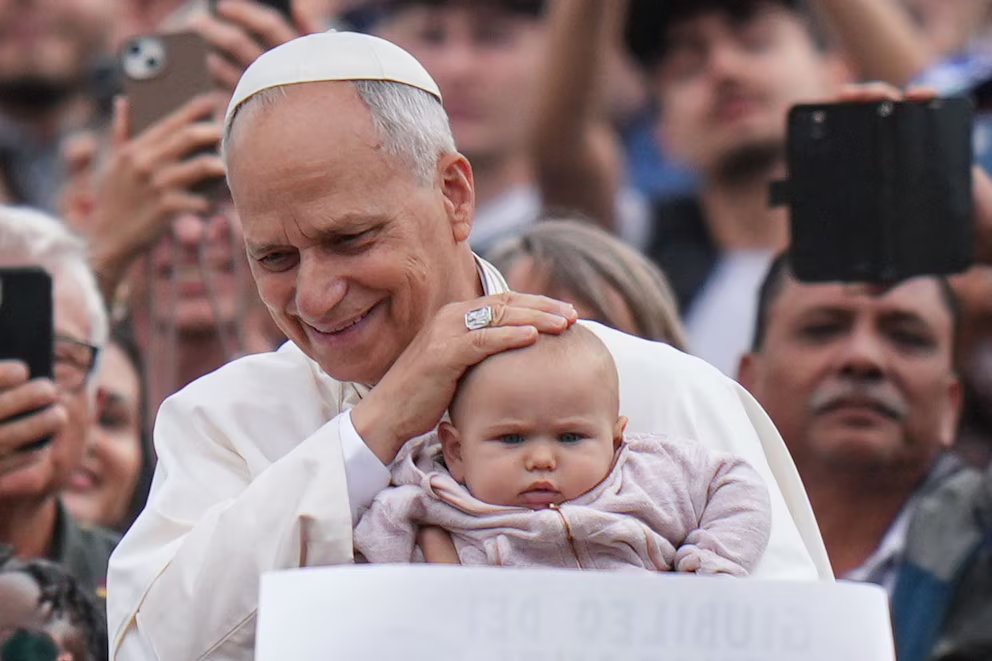 El Papa León XIV reafirmó el legado de Francisco por tierra, techo y trabajo