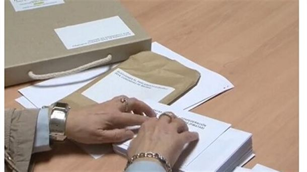 Innovación inclusiva: implementan plantilla Braille y macrotipo para el voto autónomo