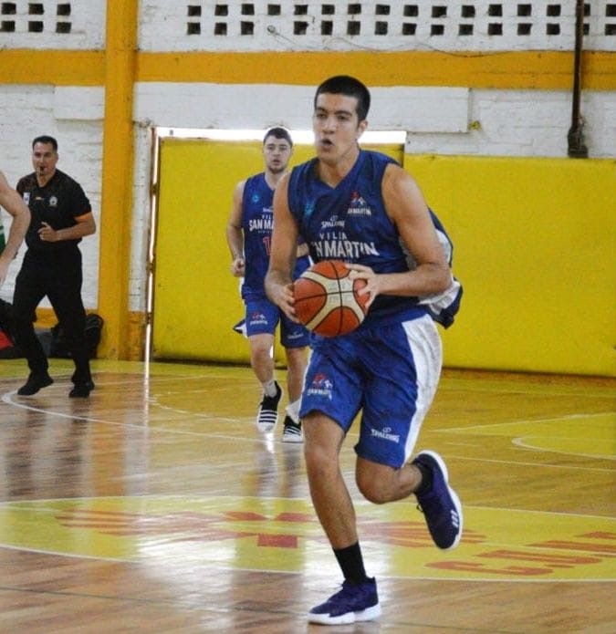 Villa suma nombres a la zona baja: regresó el pivote Valentino Barúa