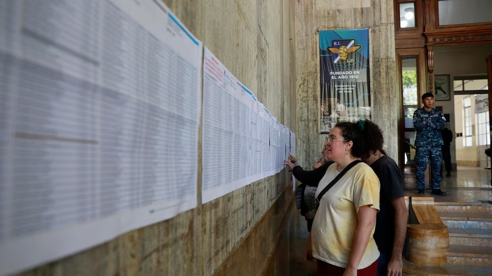 Comienza el escrutinio definitivo: en ocho provincias hay resultados ajustados