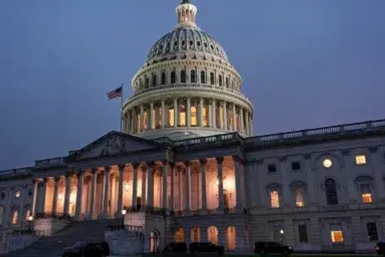 El Gobierno de Estados Unidos entra en cierre por primera vez en casi 7 años 