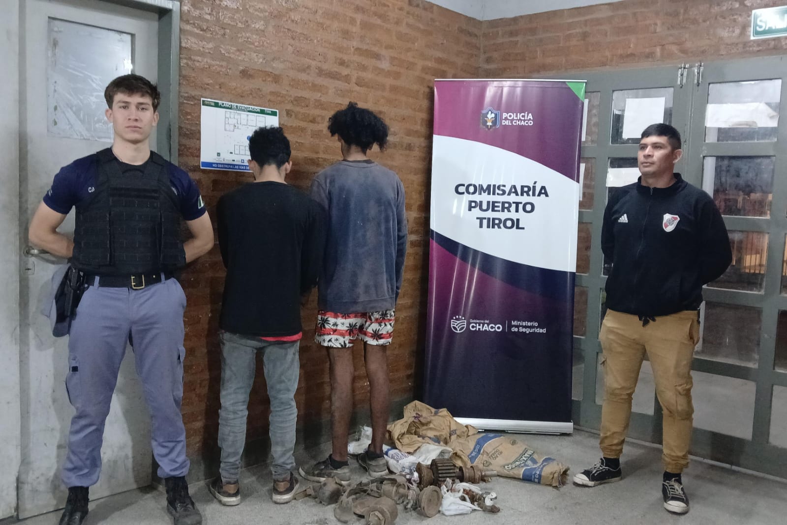Recuperan herramientas robadas y detienen a dos hermanos en Puerto Tirol