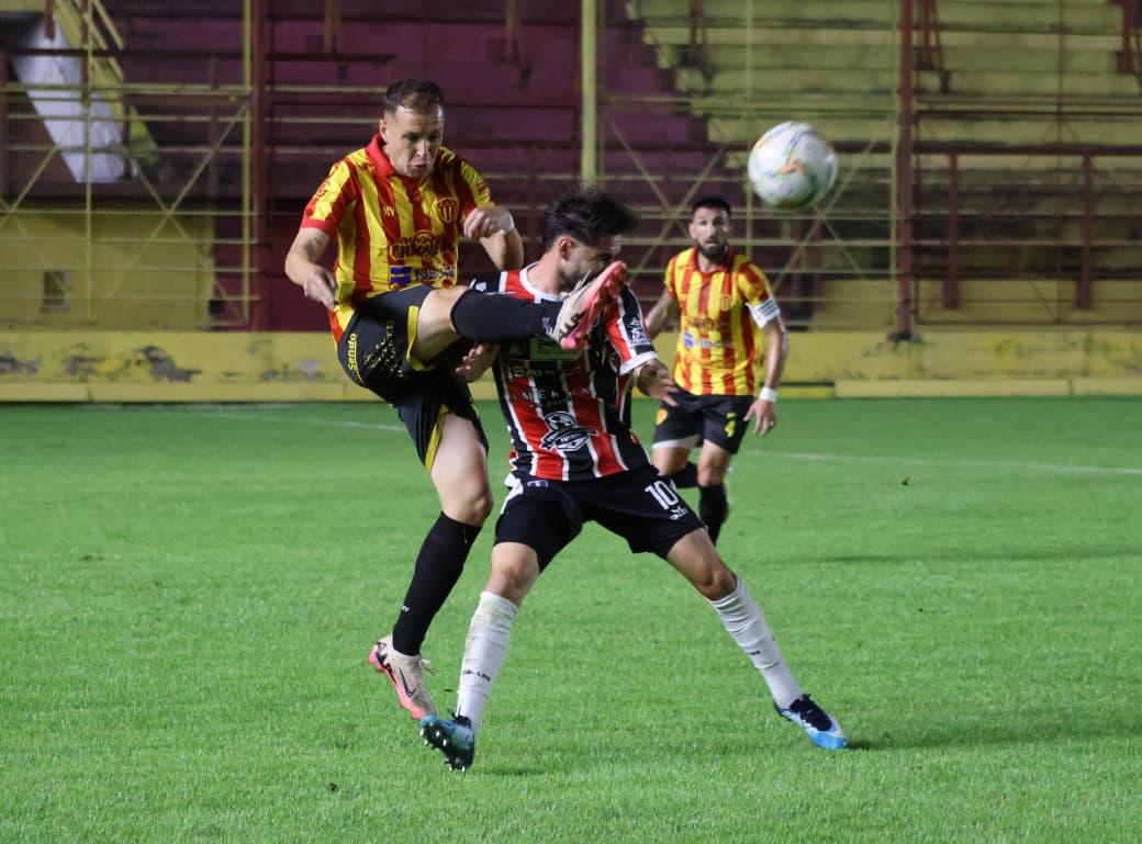Sarmiento perdió de local e irá por la hazaña en Córdoba para evitar la eliminación