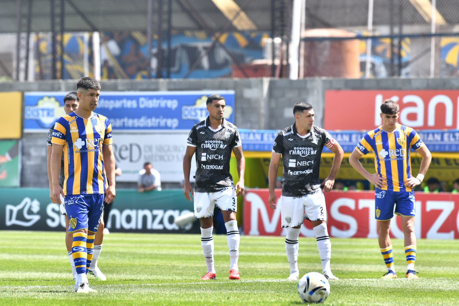 Primera Nacional: For Ever quedó eliminado en Villa Crespo con un paupérrimo arbitraje de Zamora 