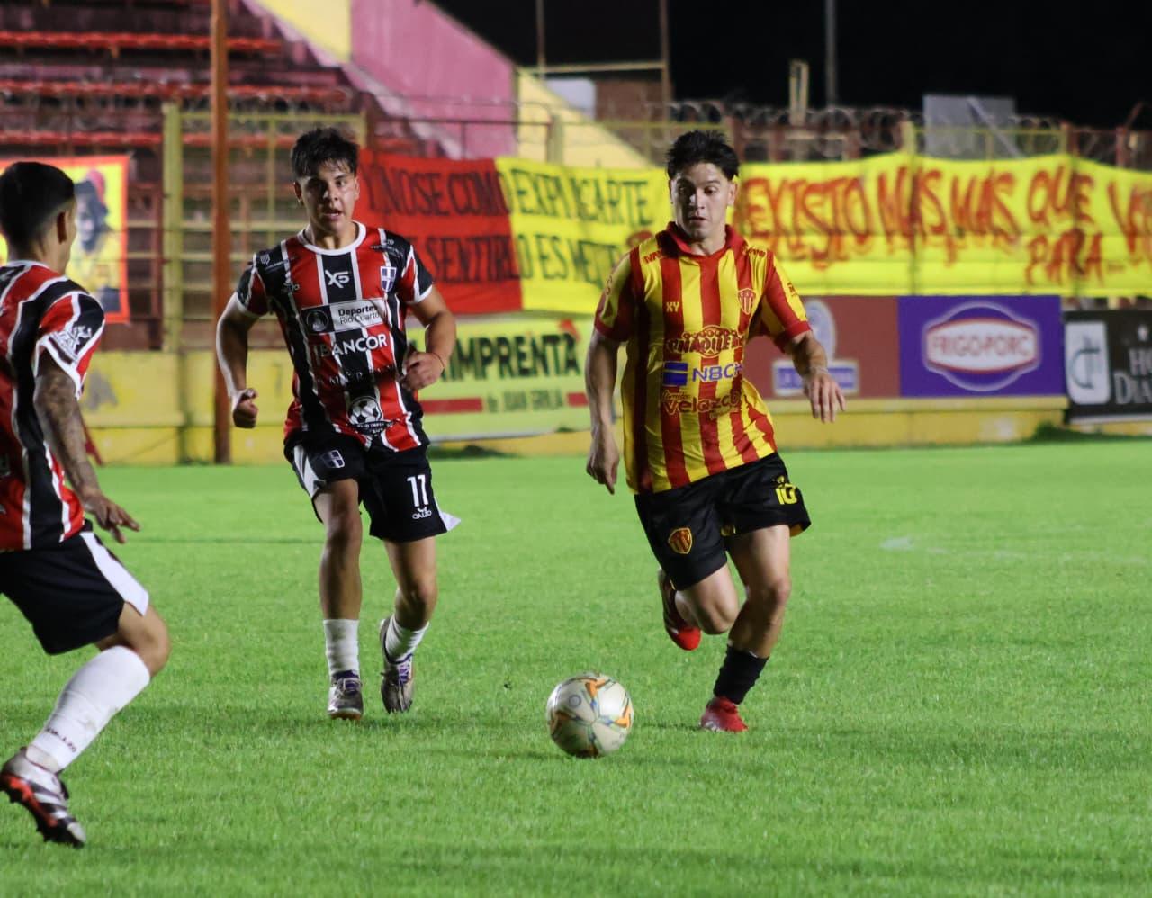 Sarmiento fue goleado en Río Cuarto y quedó eliminado  