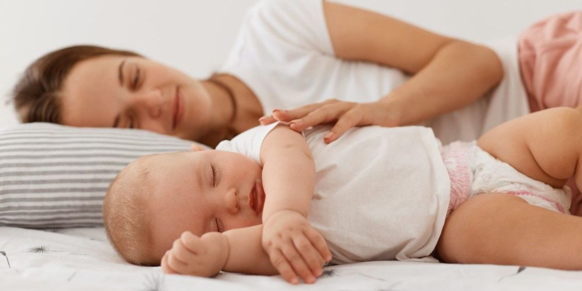 Muerte súbita en bebés: el colecho aumenta hasta 17 veces el riesgo, según advierte Pediatría