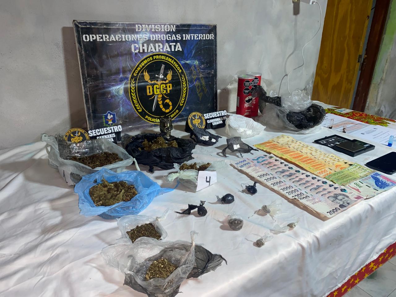 Incautan drogas y dinero en un allanamiento en Las Breñas