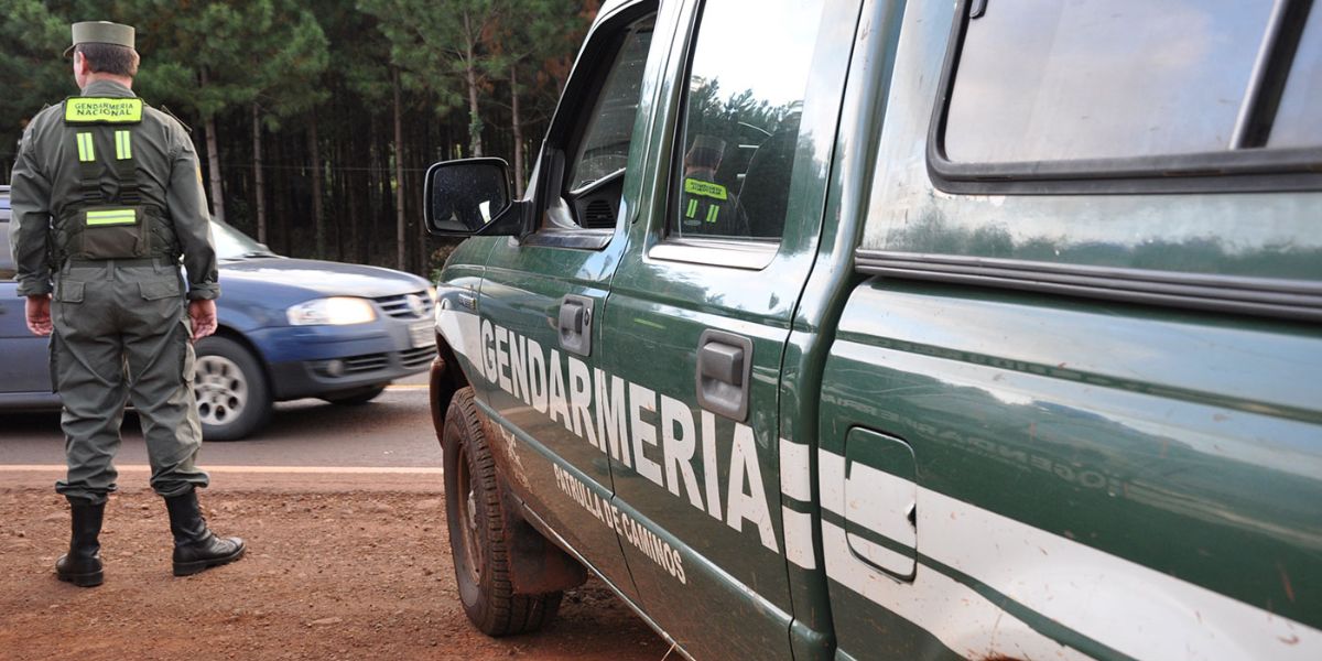 Córdoba: detienen a 23 gendarmes por una red de coimas a camioneros