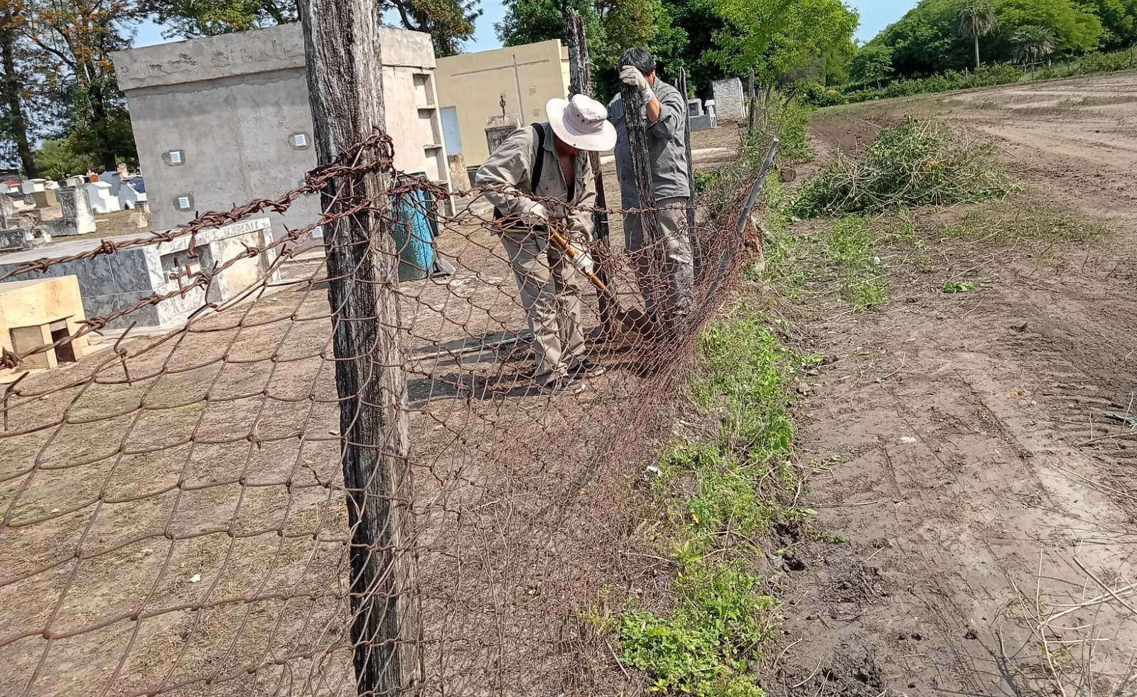 El Municipio de Plaza refuerza la tarea de mantenimiento en el cementerio