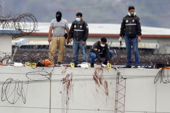 Ecuador: Al menos 52 muertos en una cárcel tras un motín 