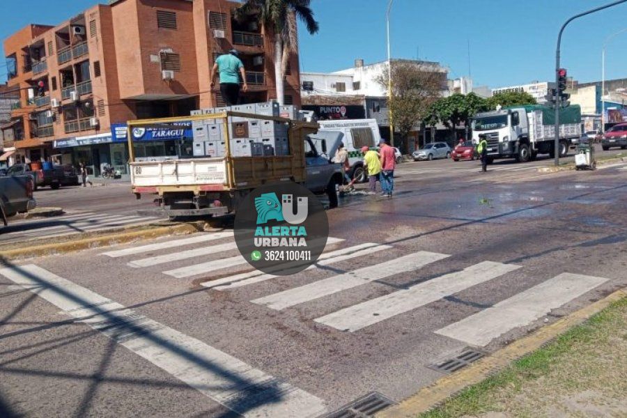 Corrientes Cami n con carga de cervezas despist sobre Av. 3 de abril