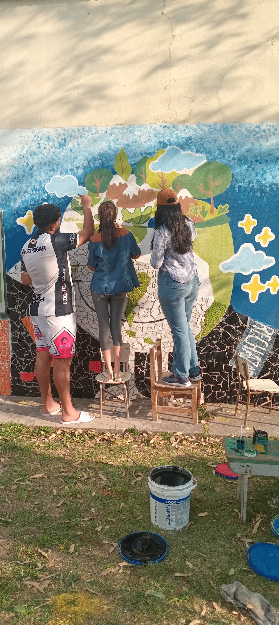 Cote Lai: avanzan los murales por un sueño en una escuela 