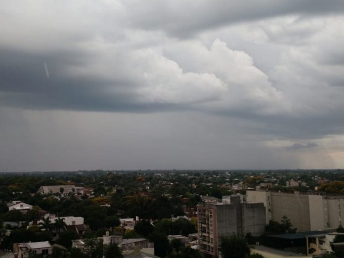 Tras el aguacero del domingo, el lunes se presenta inestable y con lluvias en el Chaco