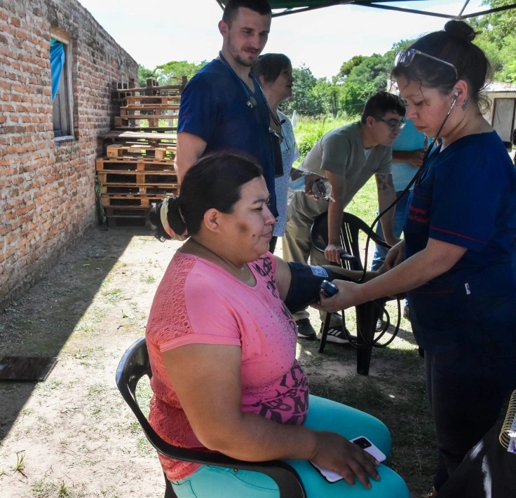 Municipalidad de Fontana: controles sanitarios en el barrio Querini