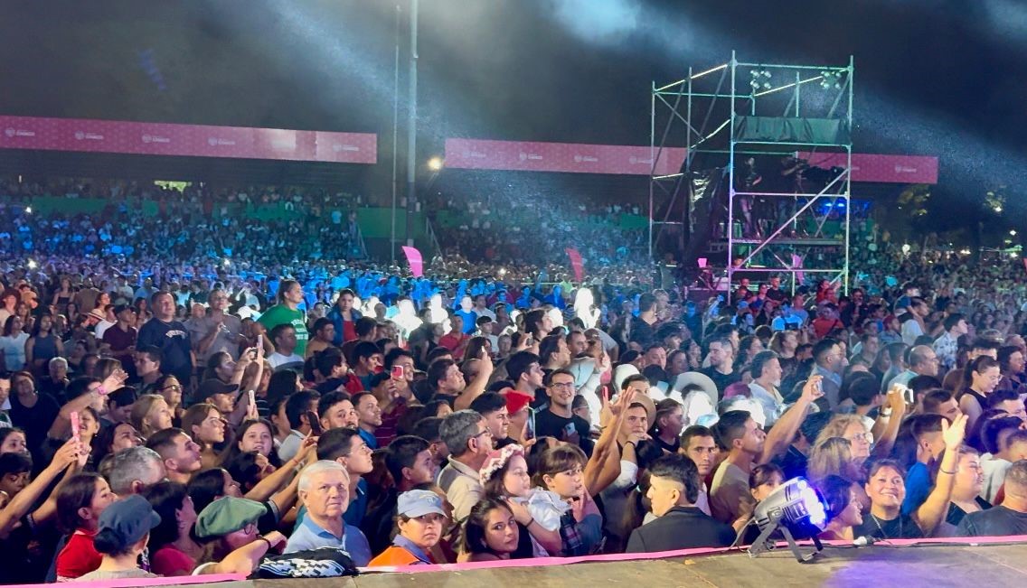 Una multitud en la segunda noche de Chaco Vibra y hoy cierra el Chaqueño Palavecino