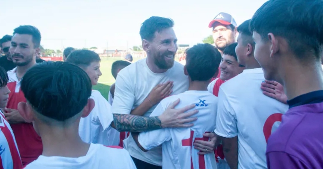 “El sueño de todos”: la felicidad de los juveniles de Unión de Santa Fe al cruzarse con Lionel Messi