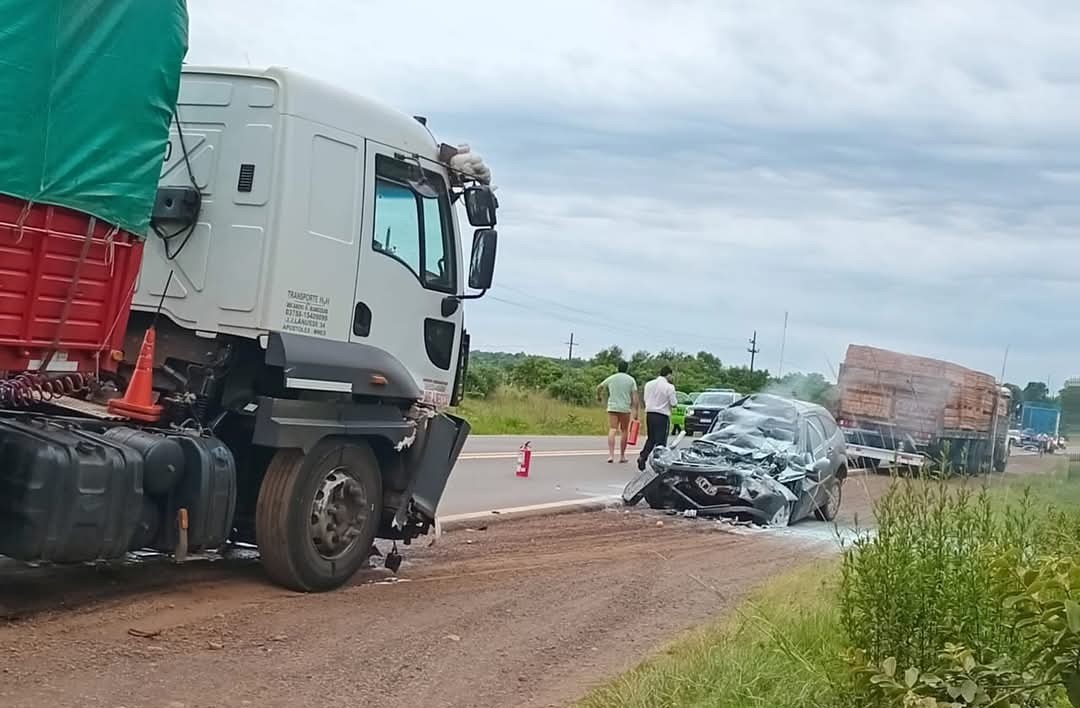 Choque entre un auto y un camión deja un muerto en Santo Tomé