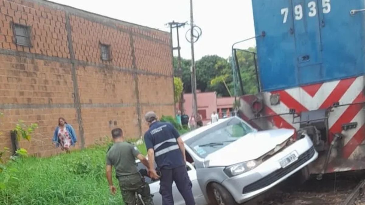 Santo Tomé: conductora fue arrollada por un tren en el paso nivel y resultó con lesiones graves