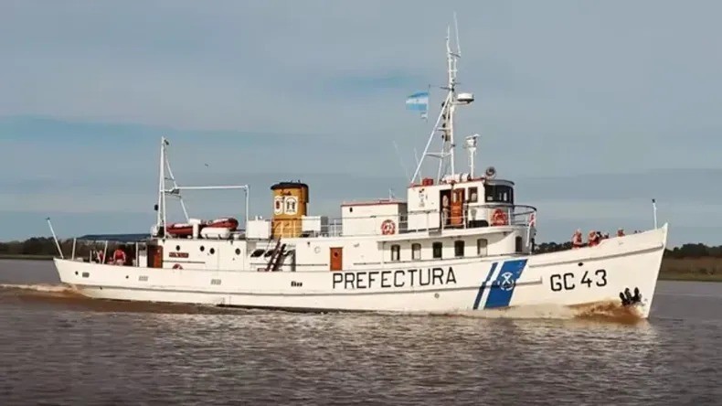 Bahía Blanca: hallan muerto a un hombre dentro de un buque de la Prefectura