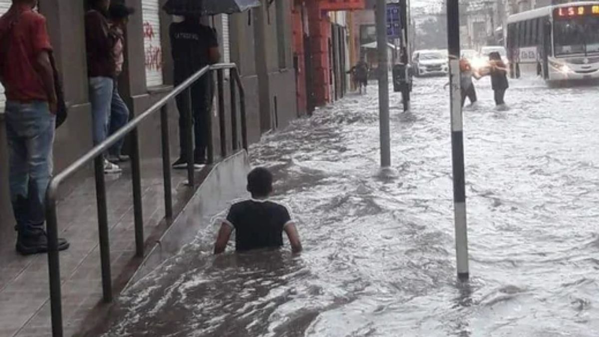 Un temporal provocó grandes inundaciones en San Salvador de Jujuy