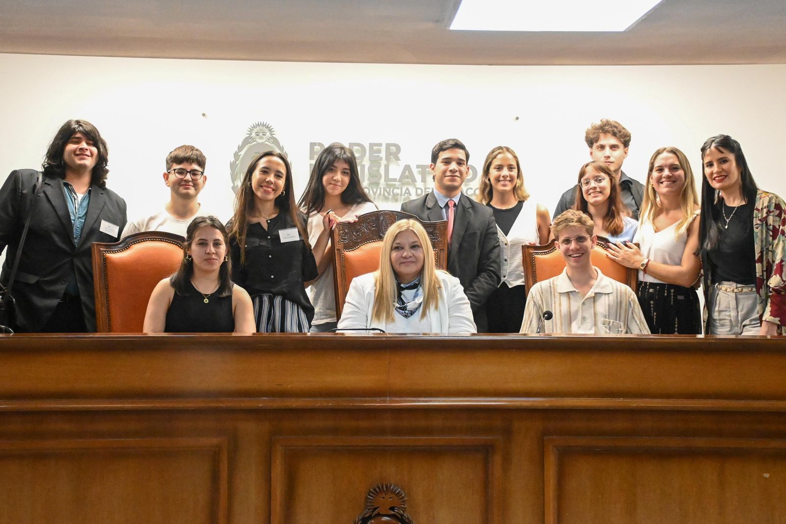 La presidenta de la Legislatura recibió a jóvenes de una asociación del NEA