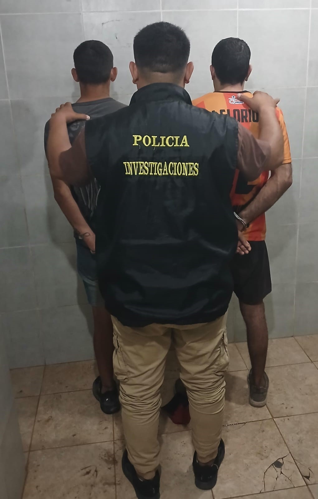 Removieron un aire acondicionado para entrar a robar en un comercio pero terminaron tras las rejas