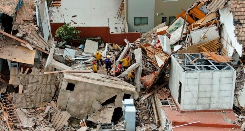 Sube a 4 la cifra de muertos tras el derrumbe del hotel en Villa Gesell