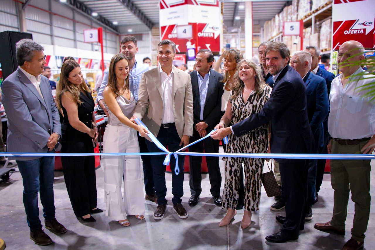 Respaldo del Gobierno a la inauguración de un supermercado mayorista