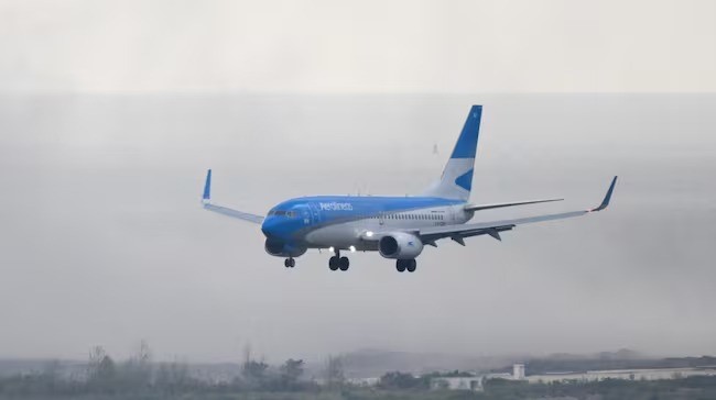 Tregua entre el Gobierno y Aerolíneas asegura que no habrá paro de aeronáuticos