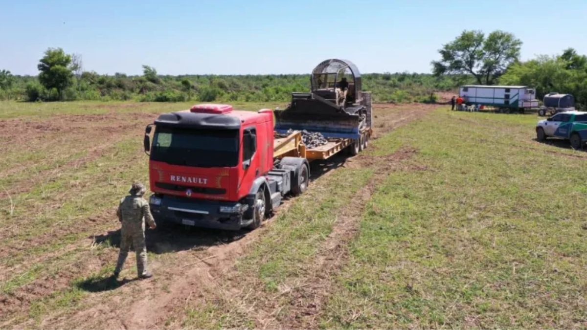 Detienen un nuevo desmonte ilegal en Corzuela y secuestran maquinaria pesada