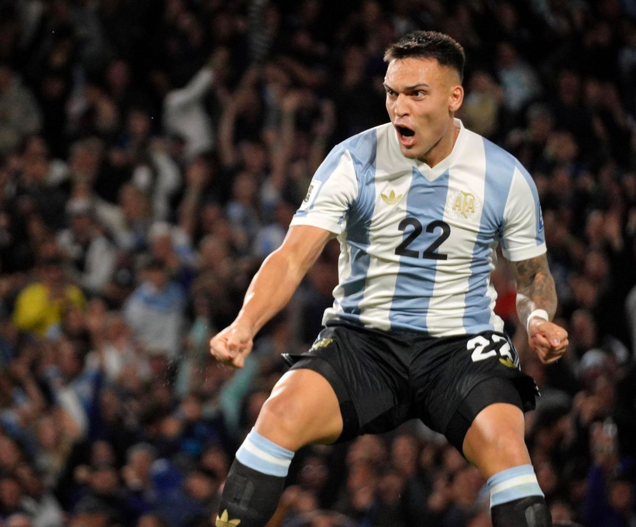 Golazo de Lautaro para que Argentina cierre el año con victoria ante Perú