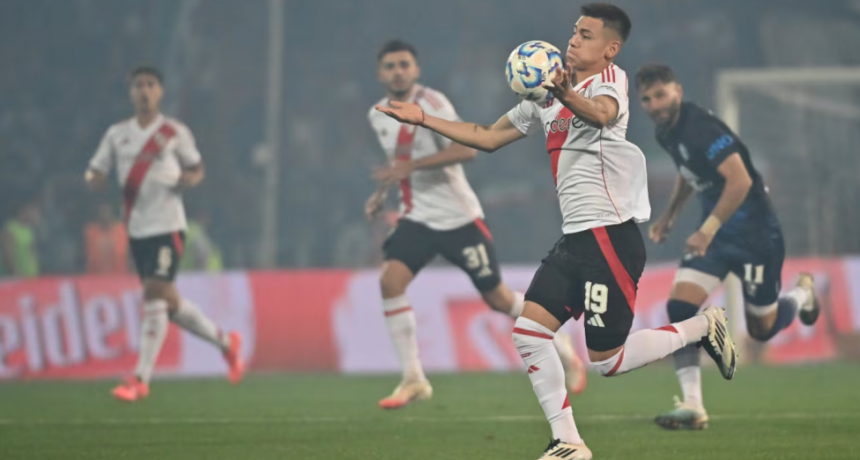 River confirmó la lesión de Claudio Echeverri: cuántos partidos se perderá
