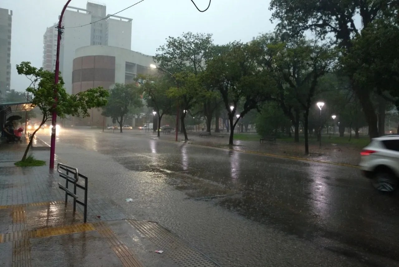 Miércoles pasado por agua en el Chaco: alerta por tormentas fuertes para Resistencia y Sáenz Peña