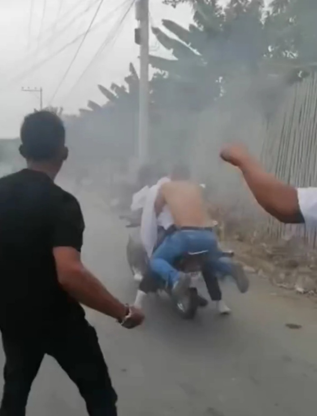 Impactante: sacaron del ataúd a su amigo para llevarlo a dar una “última vuelta” en moto