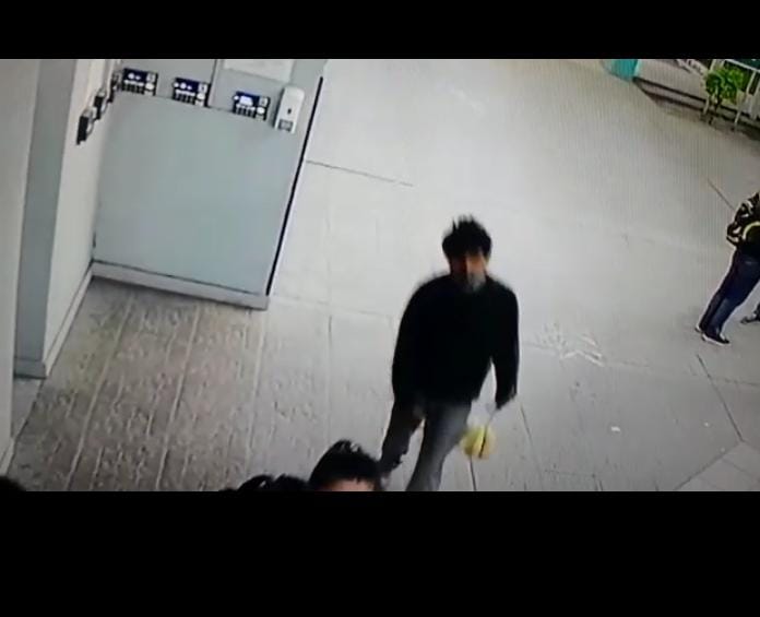 Hospital Perrando: sujeto ingresó a una oficina y se llevó un celular 