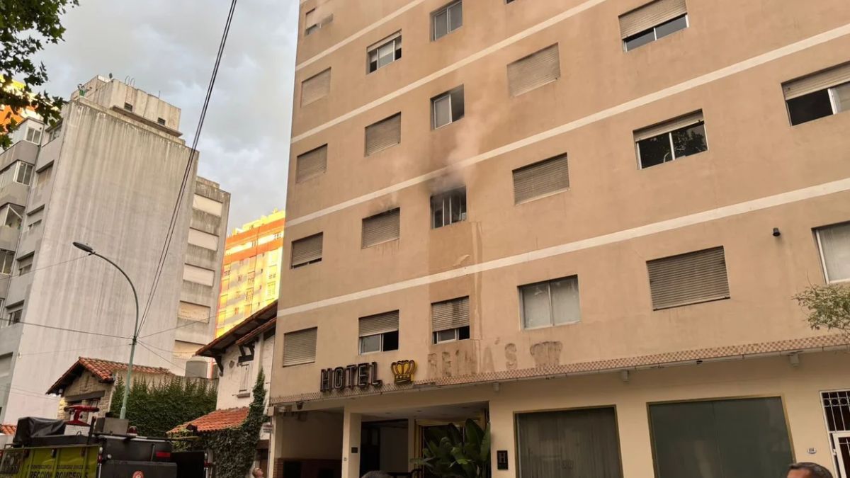 Incendio en un hotel de Mar del Plata: se arrojaron desde un segundo piso para escapar del fuego