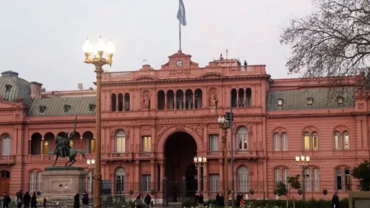 El Gobierno regula la propaganda política en edificios públicos y escuelas