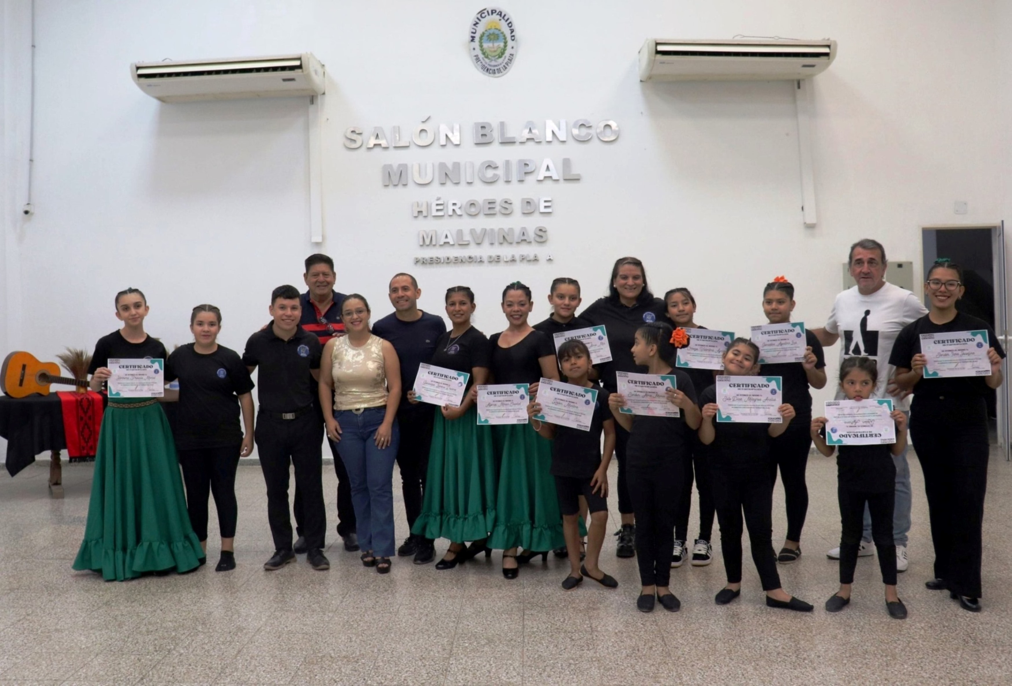 El municipio de Presidencia de la Playa acompañó el cierre anual del taller Danzas del Alma