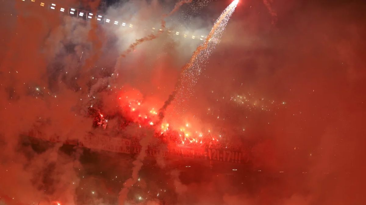 Se confirmaron las sanciones de Conmebol a River y Racing por los recibimientos con pirotecnia