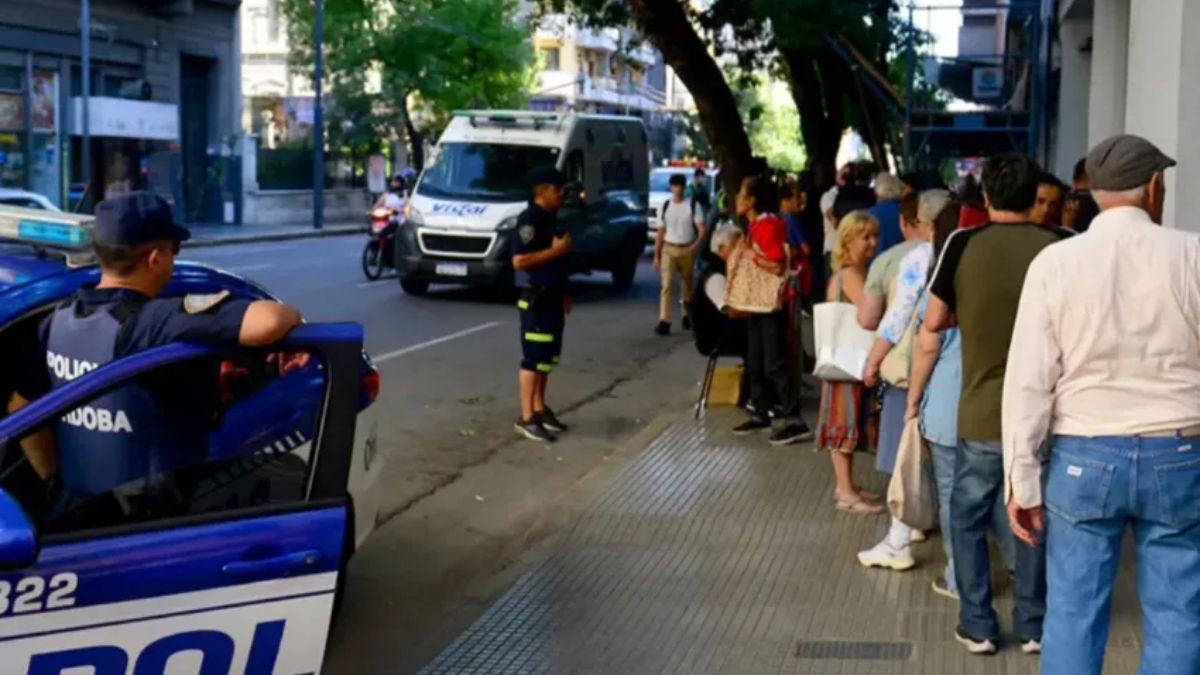 Drama en Córdoba: un jubilado intentó prenderse fuego en el PAMI