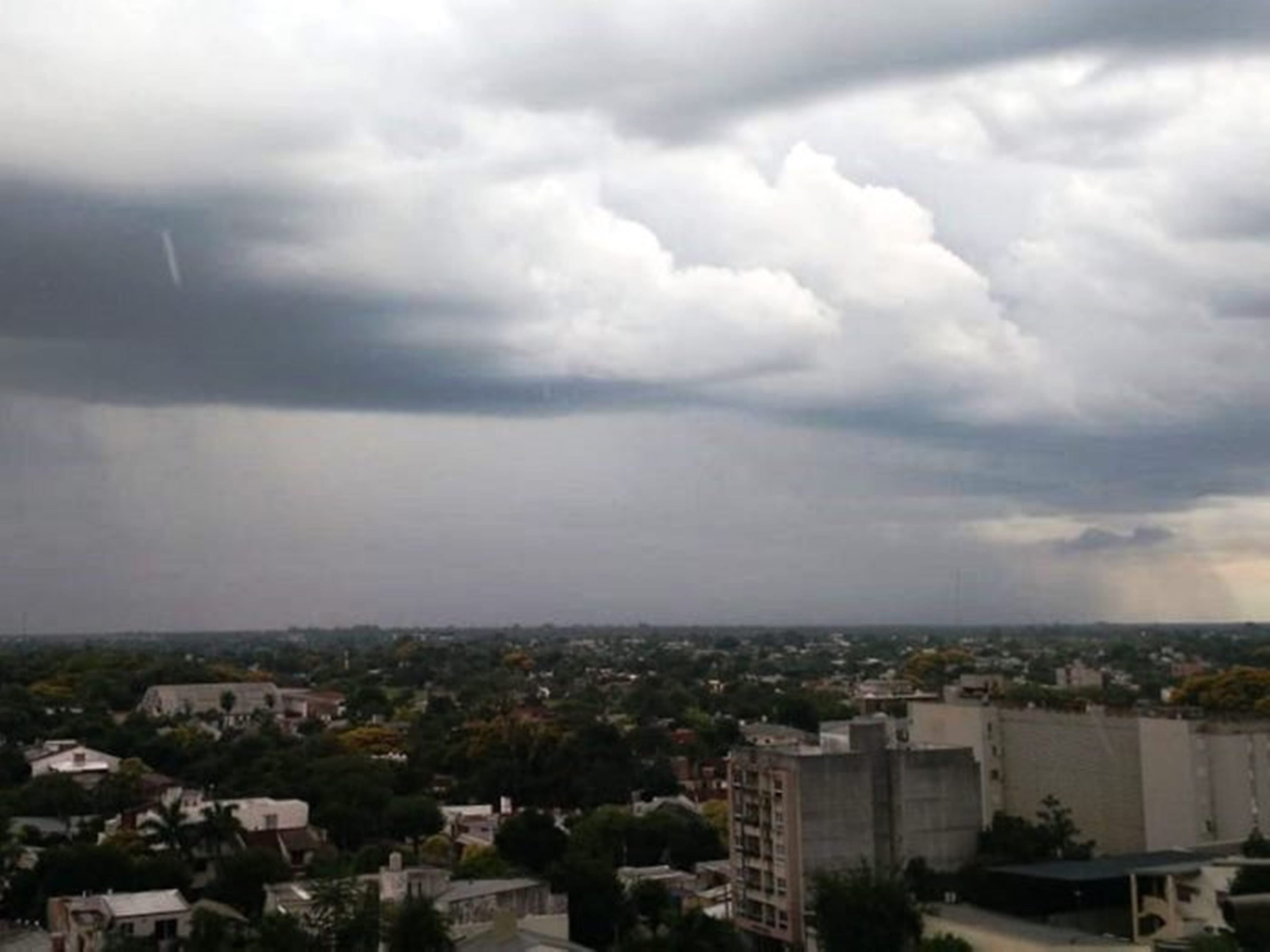 Viernes caluroso con pronóstico de tormentas fuertes para Resistencia