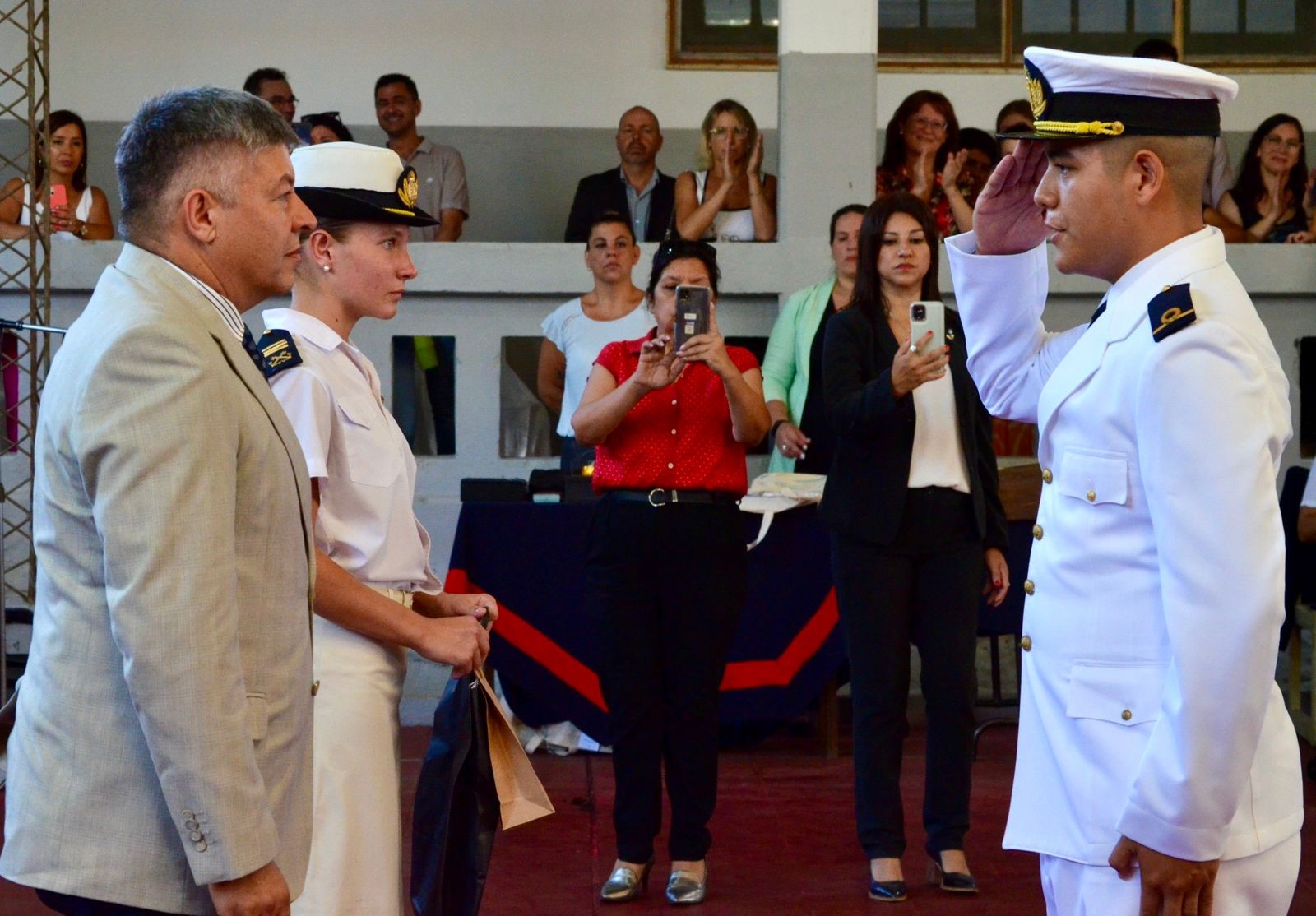 Por lograr el mejor promedio, reconocen a guardiamarina chaqueño en Misiones