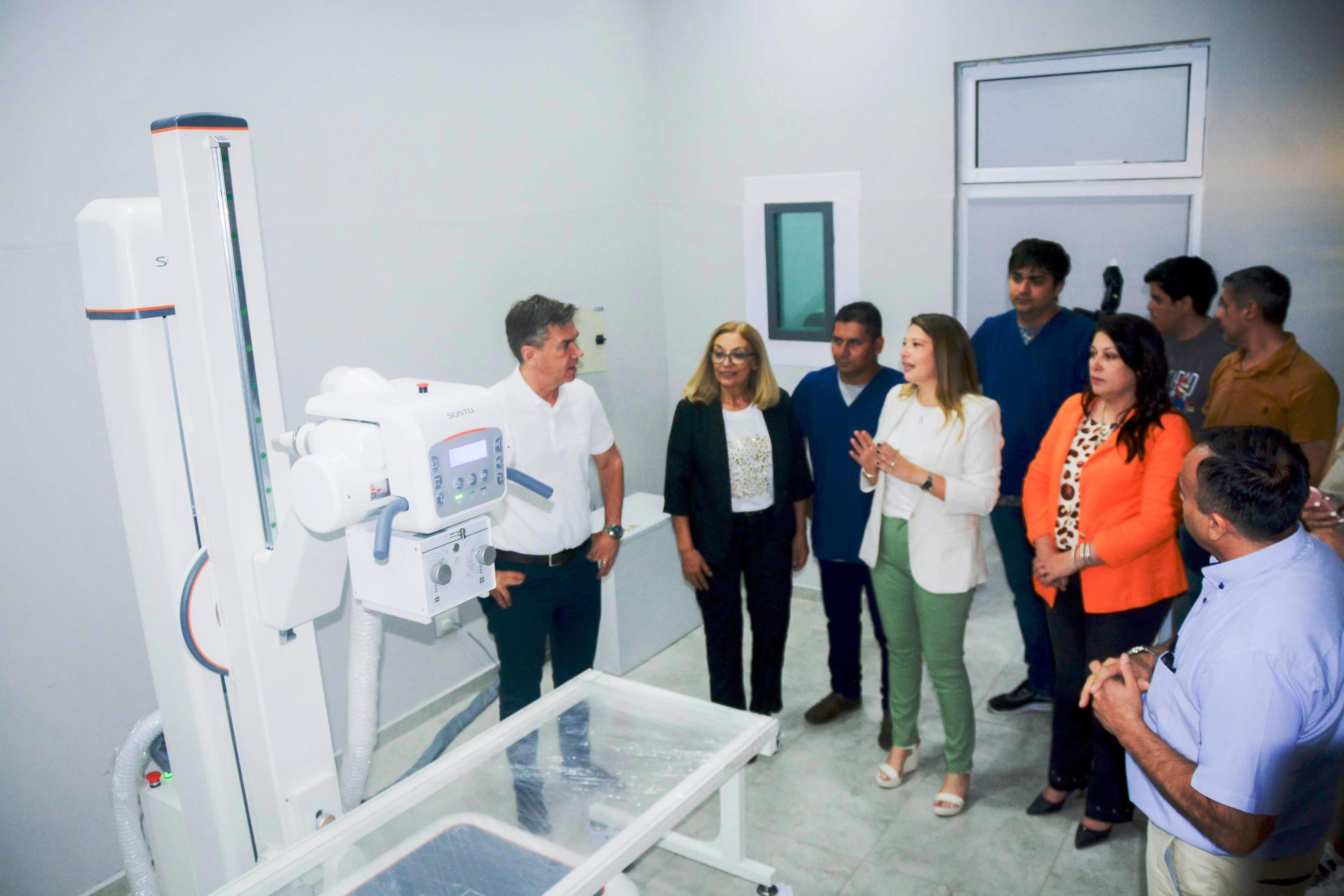 Hospital de Gancedo: el gobernador Zdero entregó equipamientos para la sala de rayos y puso en funcionamiento el laboratorio