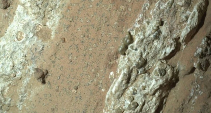 Científicos hallan nueva evidencia de posible vida en Marte