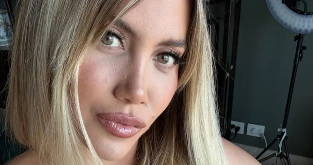 Wanda Nara se desabrochó la camisa, se le vio todo y la fulminaron: “¿Hacía falta?”