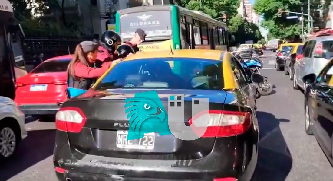 Buenos Aires: taxista se quedó dormido en plena avenida y tardaron 20 minutos para despertarlo