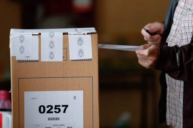 El Gobierno definió que las elecciones para diputados provinciales sean en mayo